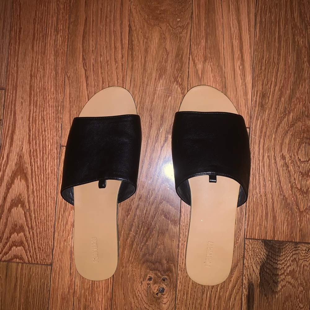 BLACK SANDALS